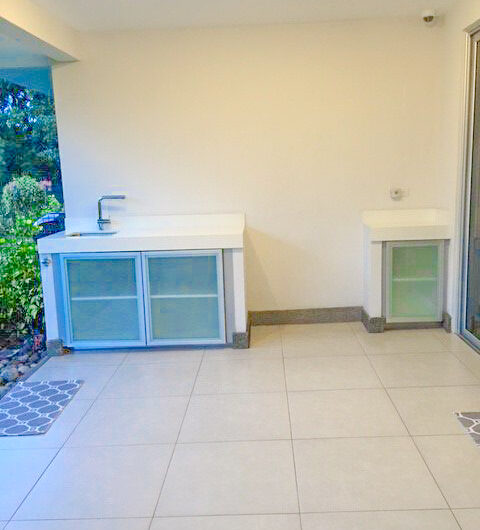 Condo con vista / jardín y línea blanca en Jaboncillos Escazú