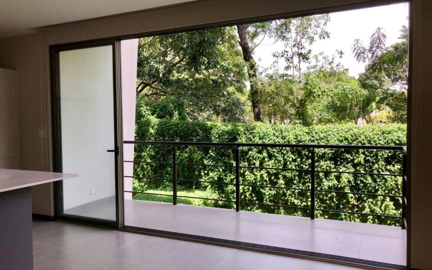 Lujoso apartamento con línea blanca y vista en Brasil de Santa Ana
