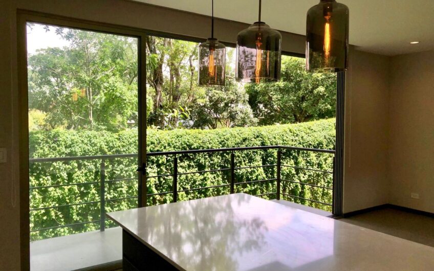 Lujoso apartamento con línea blanca y vista en Brasil de Santa Ana