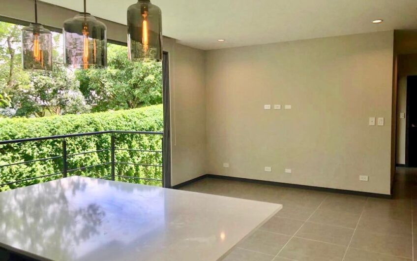 Lujoso apartamento con línea blanca y vista en Brasil de Santa Ana