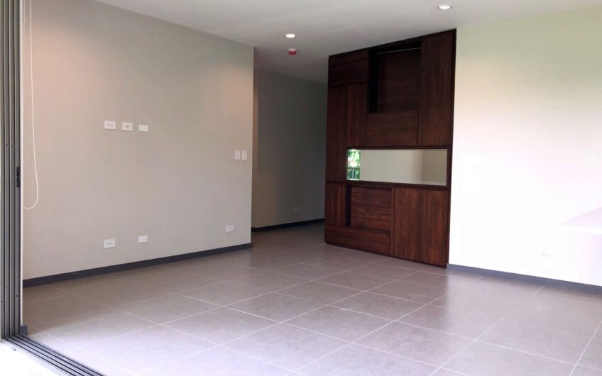 Lujoso apartamento con línea blanca y vista en Brasil de Santa Ana