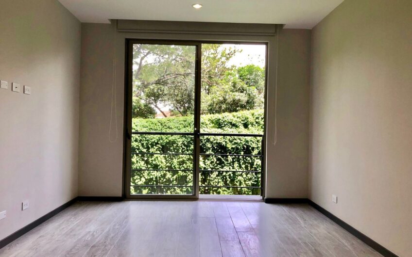 Lujoso apartamento con línea blanca y vista en Brasil de Santa Ana