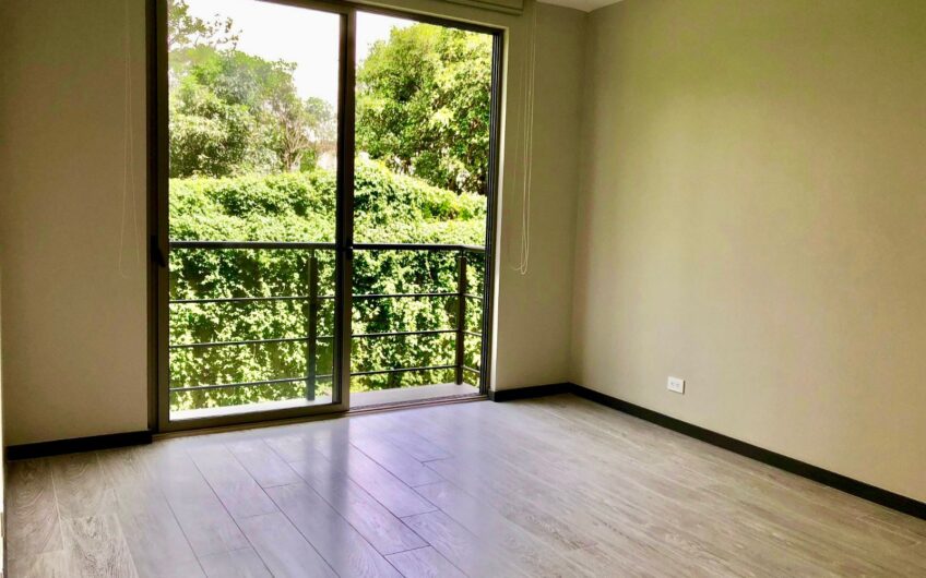 Lujoso apartamento con línea blanca y vista en Brasil de Santa Ana