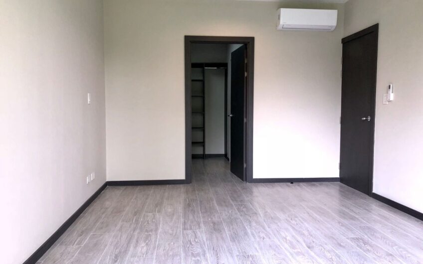Lujoso apartamento con línea blanca y vista en Brasil de Santa Ana
