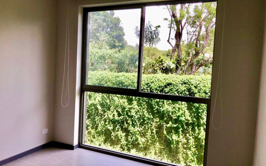 Lujoso apartamento con línea blanca y vista en Brasil de Santa Ana