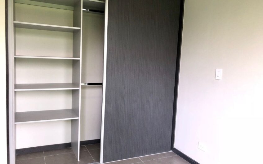 Lujoso apartamento con línea blanca y vista en Brasil de Santa Ana