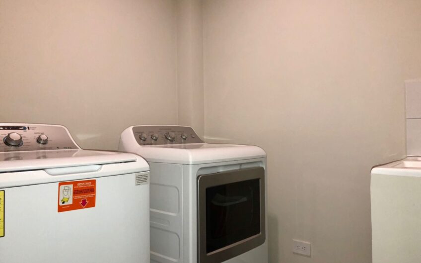 Lujoso apartamento con línea blanca y vista en Brasil de Santa Ana