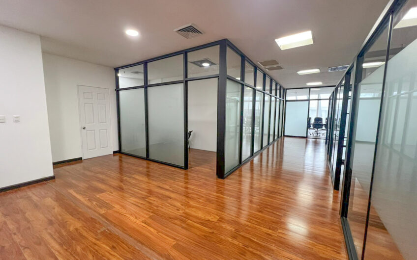 Oficina Corporativa de 180 m2 en Alquiler en San Rafael de Escazú