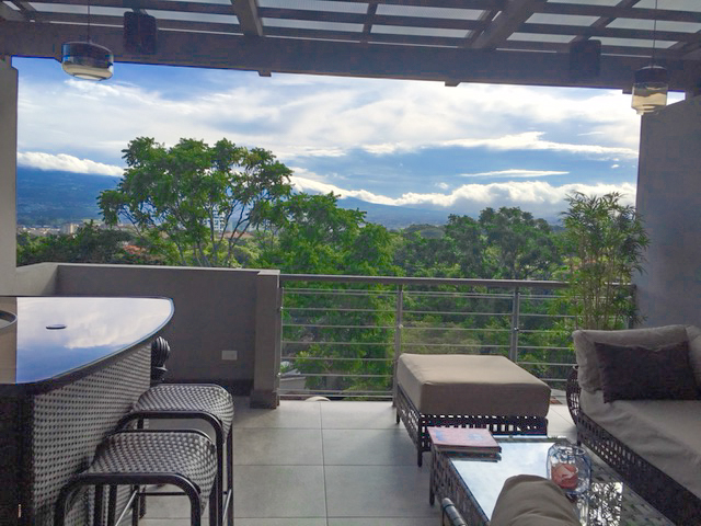 Condo con vista / jardín y línea blanca en Jaboncillos Escazú