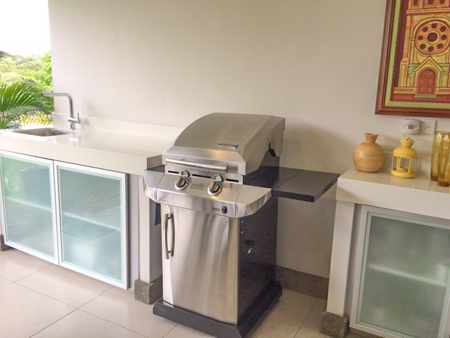 Condo con vista / jardín y línea blanca en Jaboncillos Escazú