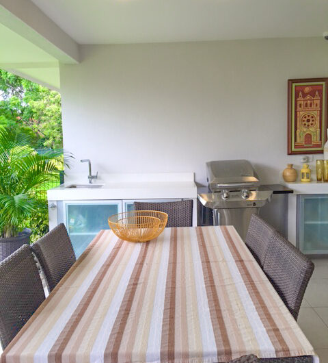 Condo con vista / jardín y línea blanca en Jaboncillos Escazú