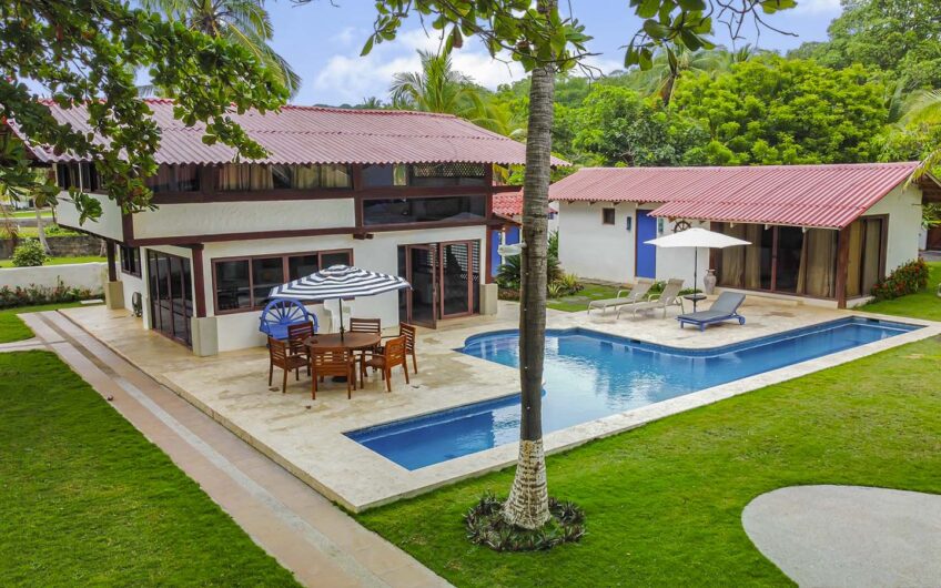 Casa Frente al Mar con Piscina Privada en Playa Tivives | Vista Espectacular + Airbnb Ready