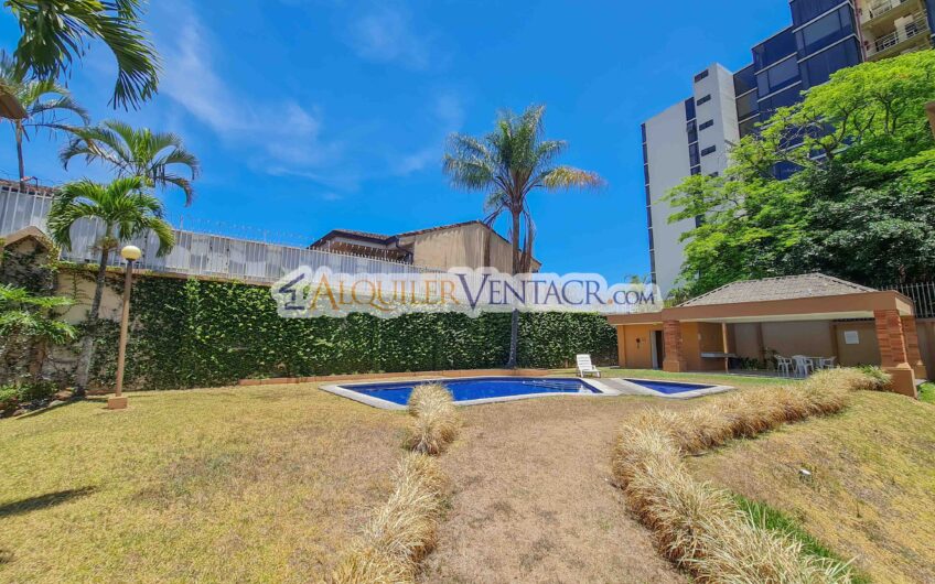 Condo de 230 m2 de 3 habit. + de servicio en Bello Horizonte Escazú