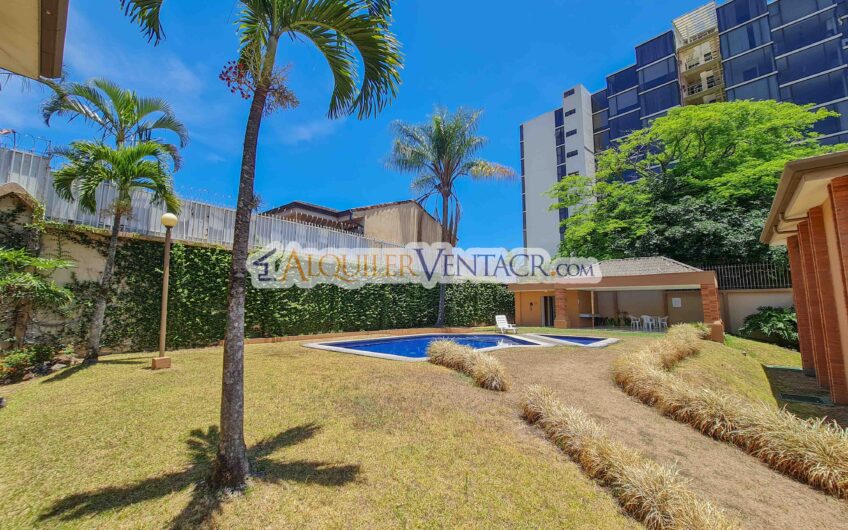 Condo de 230 m2 de 3 habit. + de servicio en Bello Horizonte Escazú
