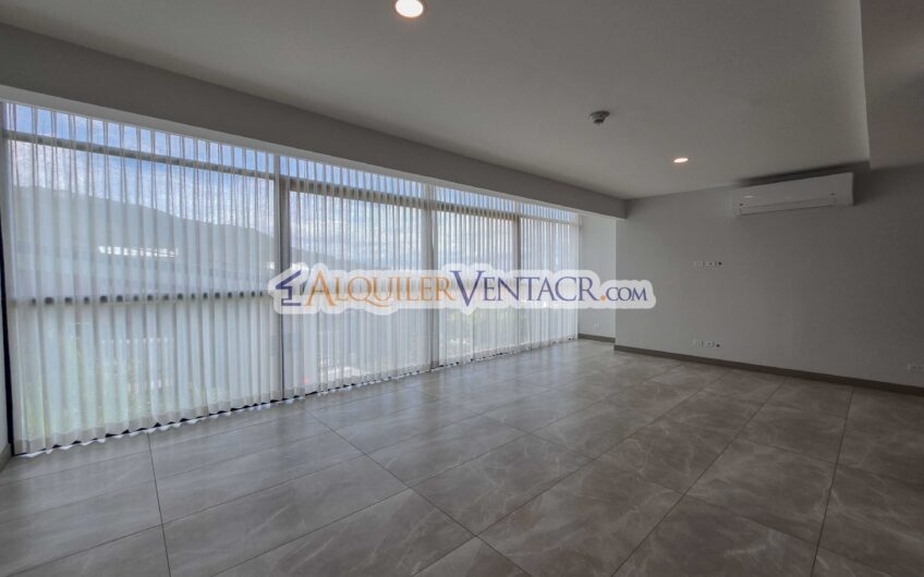 Lujoso apartamento de 3 habit. + de servicio en Escazú Centro