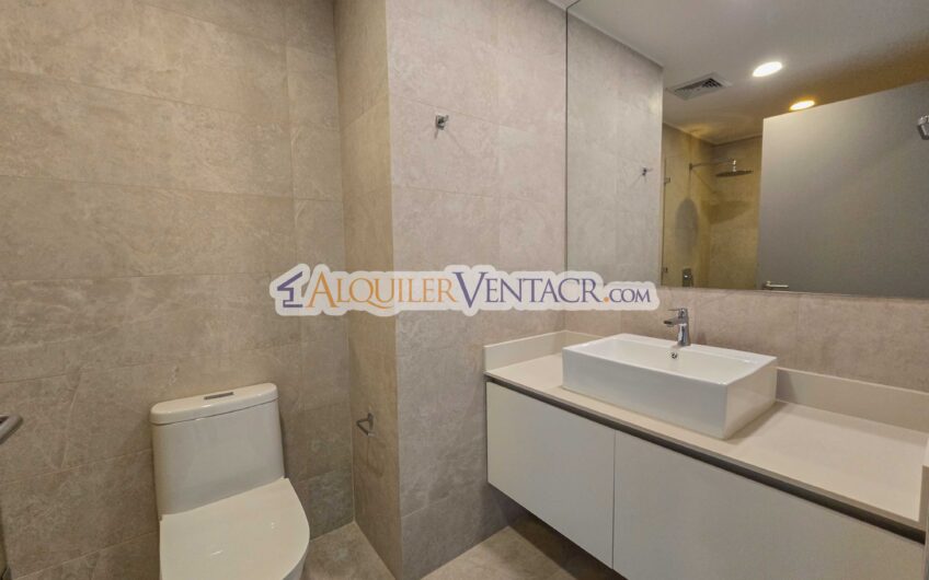 Lujoso apartamento de 3 habit. + de servicio en Escazú Centro