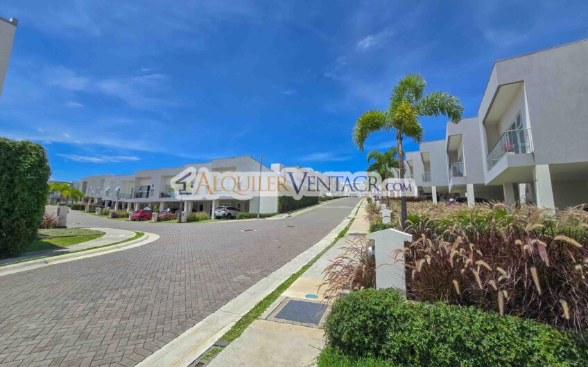 Source Living Guachipelín Escazú! Condo de 3 habit. con línea blanca