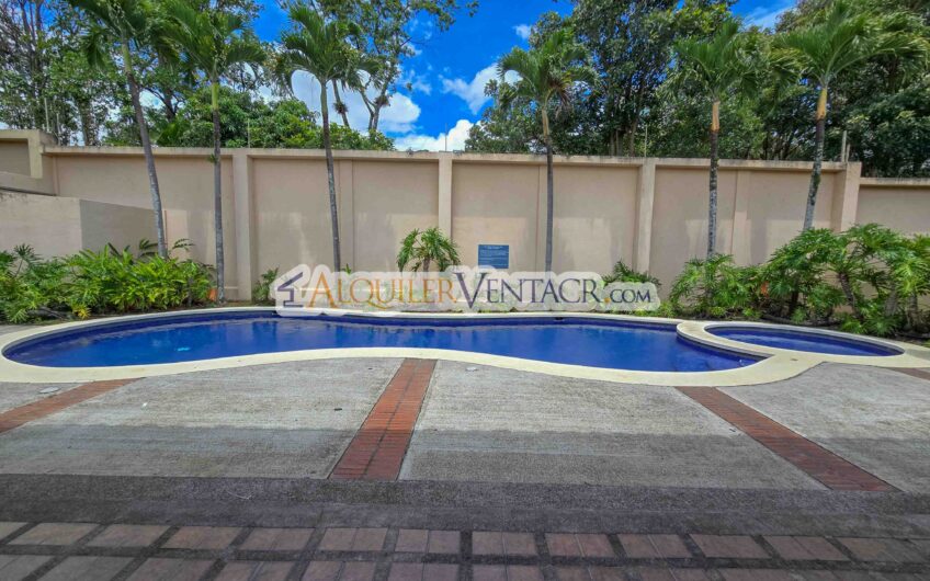 Condo de 305 m2 con jardín en Trejos Montealegre x Avenida Escazú