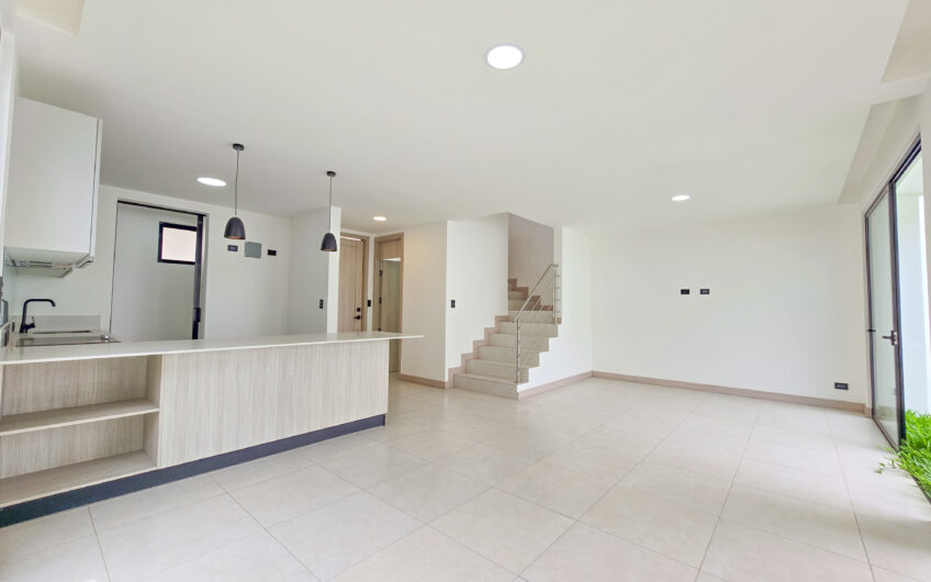Para estrenar! Alquiler de casa en Condominio Lindora Village – Santa Ana