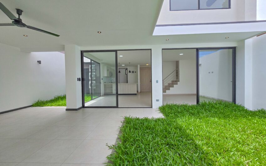 Para estrenar! Alquiler de casa en Condominio Lindora Village – Santa Ana