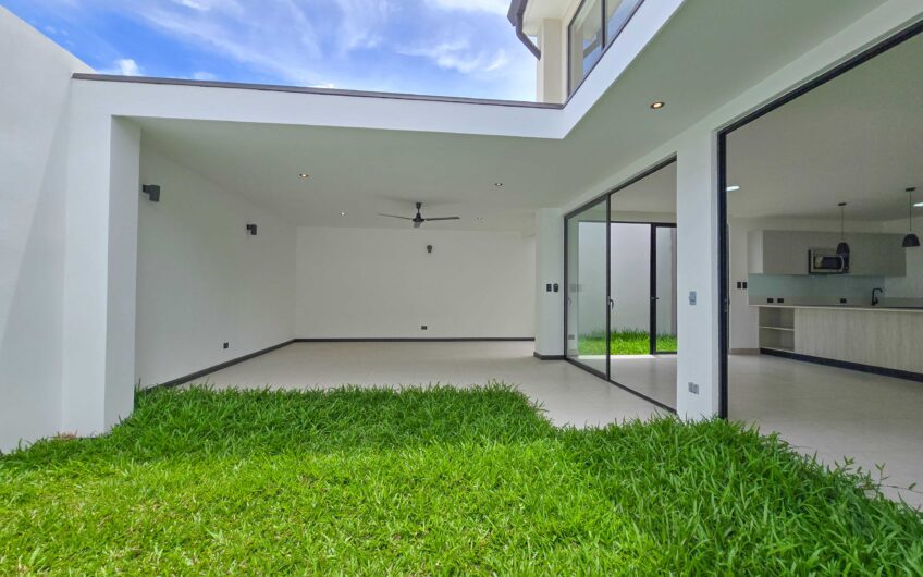Para estrenar! Alquiler de casa en Condominio Lindora Village – Santa Ana