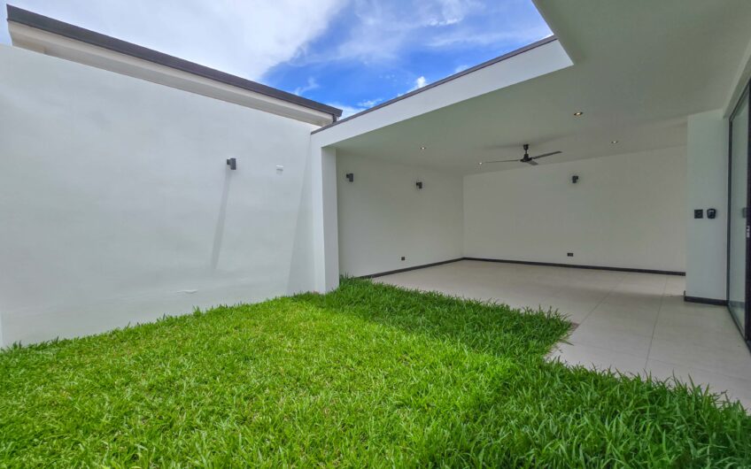 Para estrenar! Alquiler de casa en Condominio Lindora Village – Santa Ana
