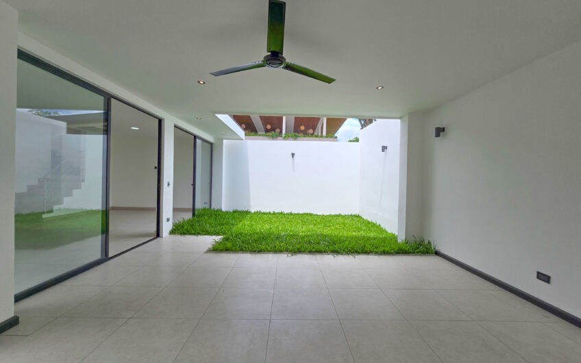 Para estrenar! Alquiler de casa en Condominio Lindora Village – Santa Ana