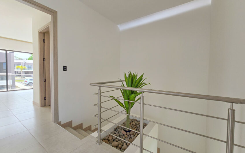 Para estrenar! Alquiler de casa en Condominio Lindora Village – Santa Ana