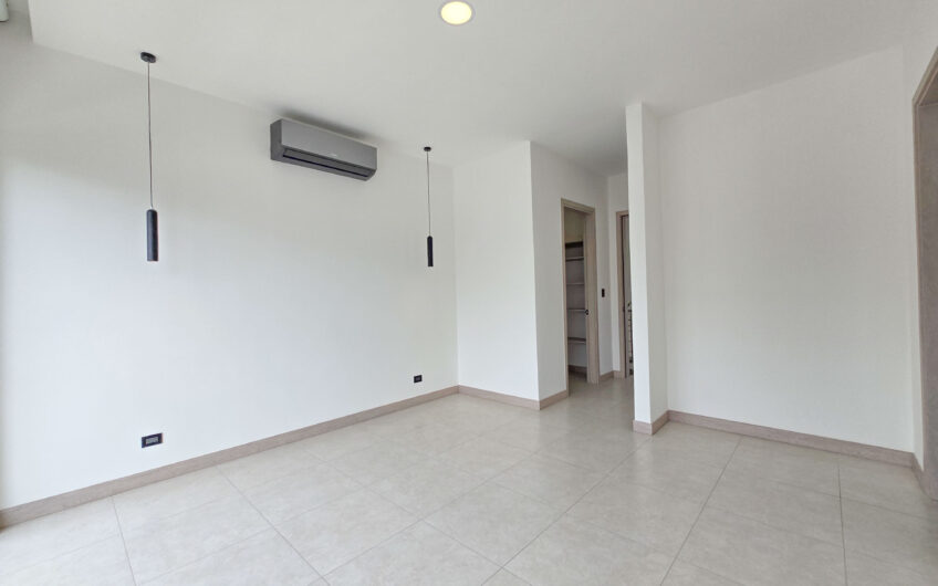 Para estrenar! Alquiler de casa en Condominio Lindora Village – Santa Ana