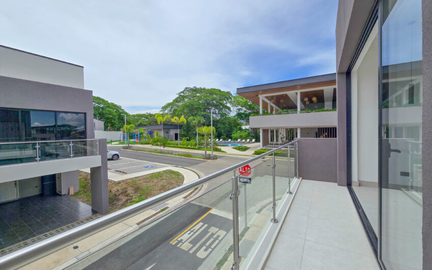 Para estrenar! Alquiler de casa en Condominio Lindora Village – Santa Ana