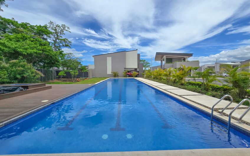 Para estrenar! Alquiler de casa en Condominio Lindora Village – Santa Ana