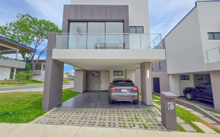 Para estrenar! Alquiler de casa en Condominio Lindora Village – Santa Ana
