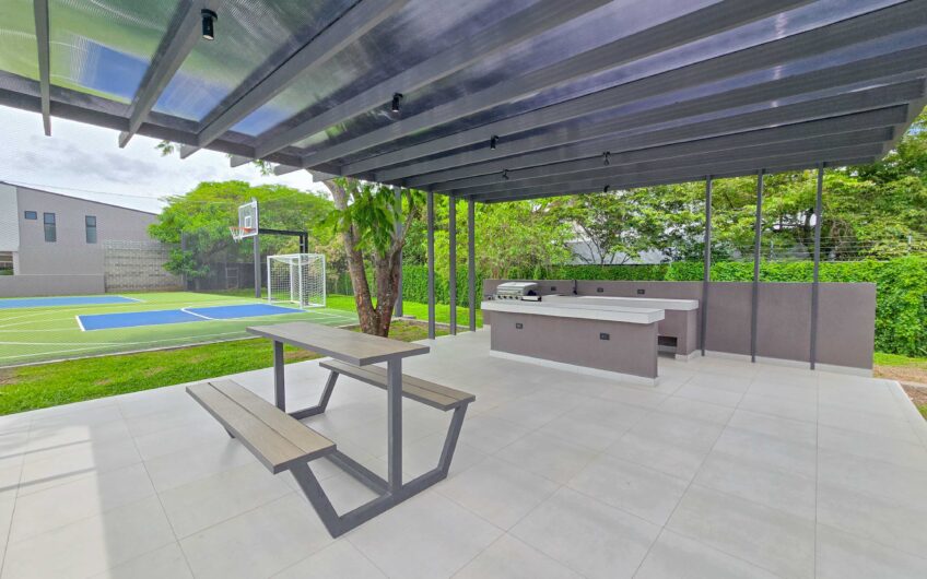 Para estrenar! Alquiler de casa en Condominio Lindora Village – Santa Ana