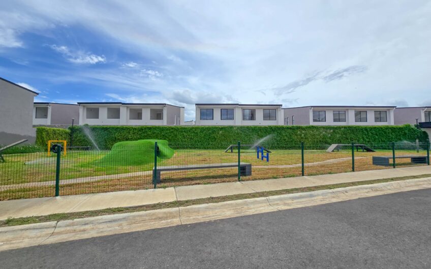 Para estrenar! Alquiler de casa en Condominio Lindora Village – Santa Ana