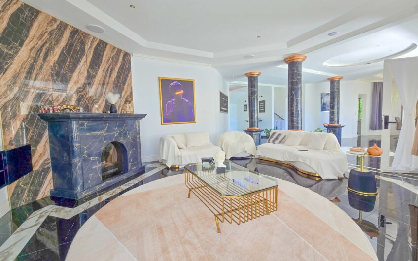 Lujosa Casa con Piscina Privada y Espectaculares Vistas / Piedades Santa Ana / 6 Habit. / 605 m²
