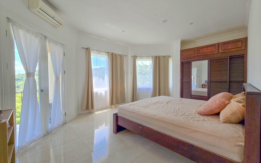 Lujosa Casa con Piscina Privada y Espectaculares Vistas / Piedades Santa Ana / 6 Habit. / 605 m²