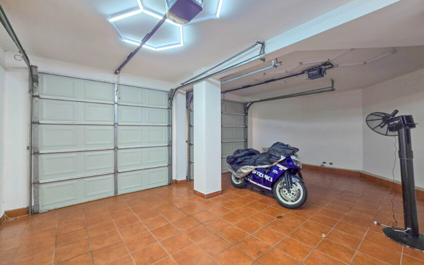 Lujosa Casa con Piscina Privada y Espectaculares Vistas / Piedades Santa Ana / 6 Habit. / 605 m²