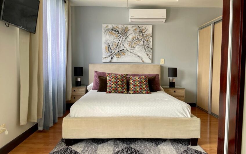 Avalon Santa Ana Centro! Apartamento amueblado con balcón