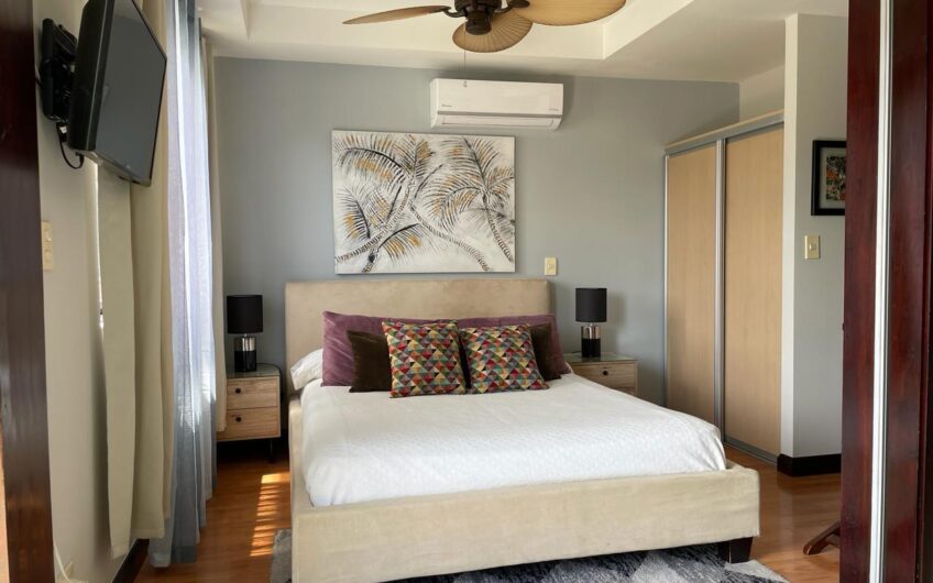 Avalon Santa Ana Centro! Apartamento amueblado con balcón