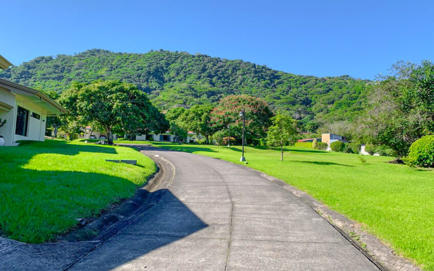 Casa de 450 m2 de una planta con 1.875 m2 de lote en Santa Ana Piedades