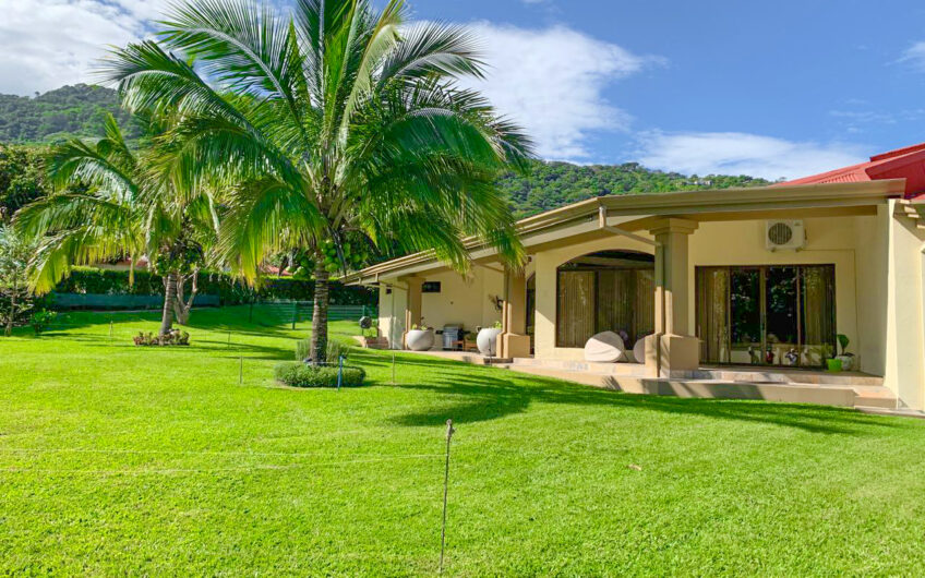 Casa de 450 m2 de una planta con 1.875 m2 de lote en Santa Ana Piedades