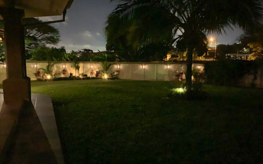 Casa de 450 m2 de una planta con 1.875 m2 de lote en Santa Ana Piedades