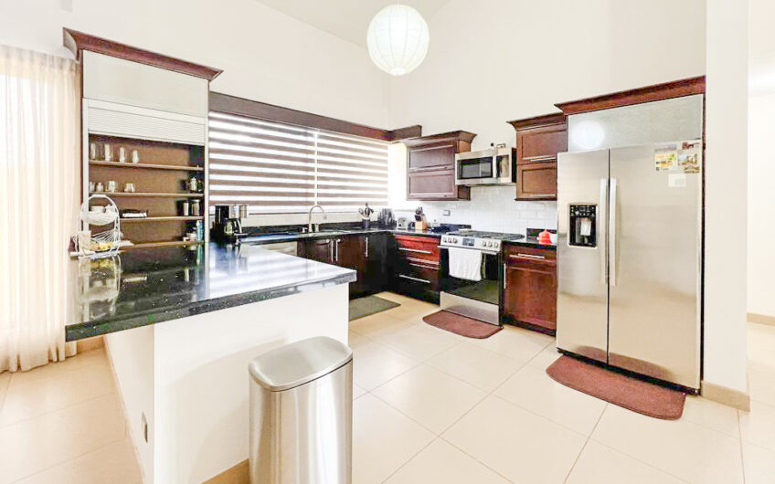 Casa de 450 m2 de una planta con 1.875 m2 de lote en Santa Ana Piedades