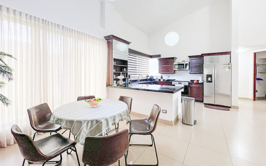 Casa de 450 m2 de una planta con 1.875 m2 de lote en Santa Ana Piedades