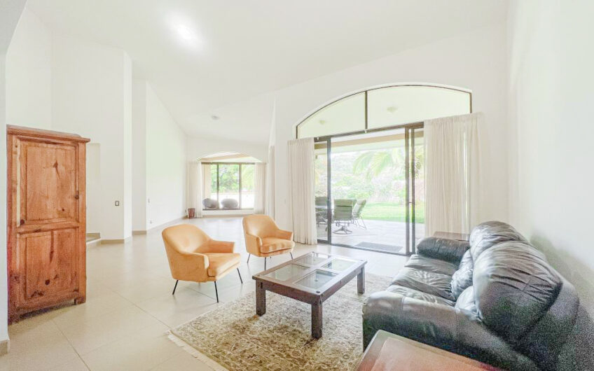 Casa de 450 m2 de una planta con 1.875 m2 de lote en Santa Ana Piedades