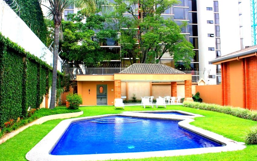 Condo de 230 m2 de 3 habit. + de servicio en Bello Horizonte Escazú