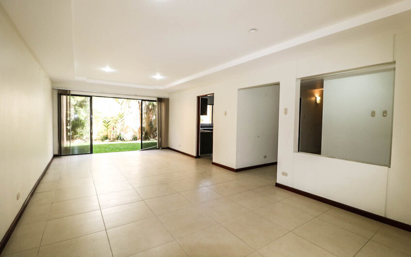 Condo de 230 m2 de 3 habit. + de servicio en Bello Horizonte Escazú