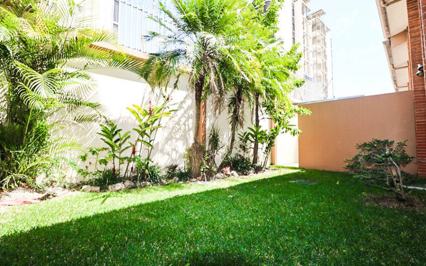 Condo de 230 m2 de 3 habit. + de servicio en Bello Horizonte Escazú