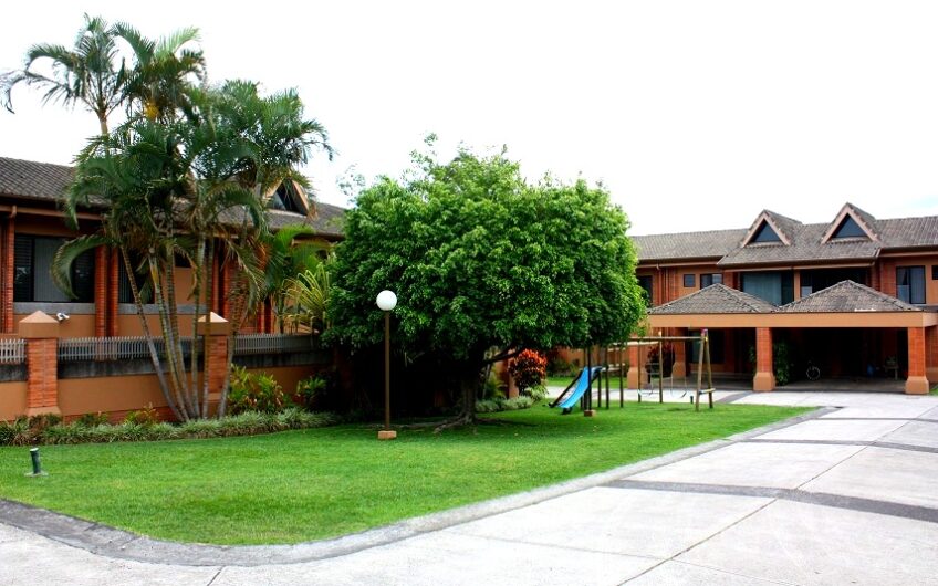 Condo de 230 m2 de 3 habit. + de servicio en Bello Horizonte Escazú