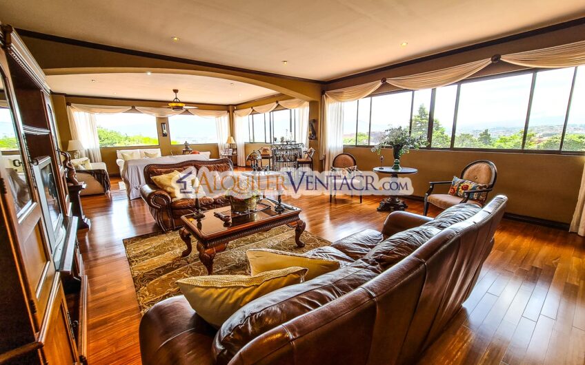 Condo de Un Nivel con jardín y vistas en Escazú x Distrito 4 Guachipelín